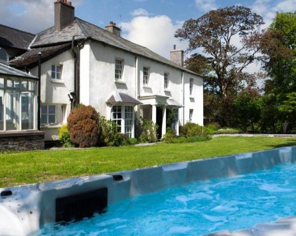 self catering hot tub, self catering swimming pool exmoor, exmoor cottage with hot tub, exmoor self catering with swimming pool