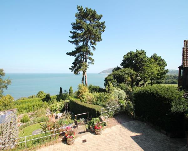 Cottage with sea view