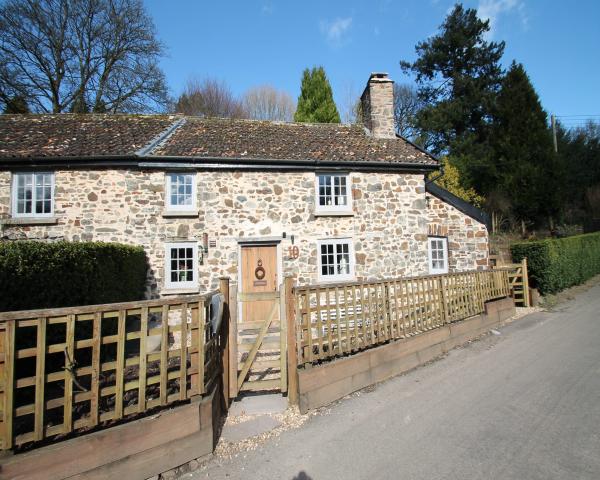 Self catering holiday cottage accommodation available to rent in and around Brushford, Somerset