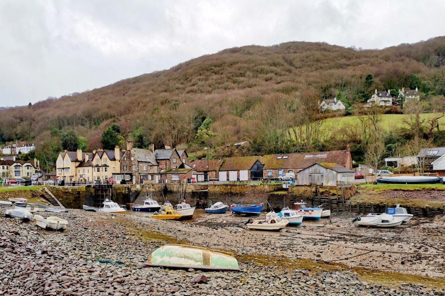 Just off the South West Coast Path, a dog walkers delight, perfect for trekking breaks.