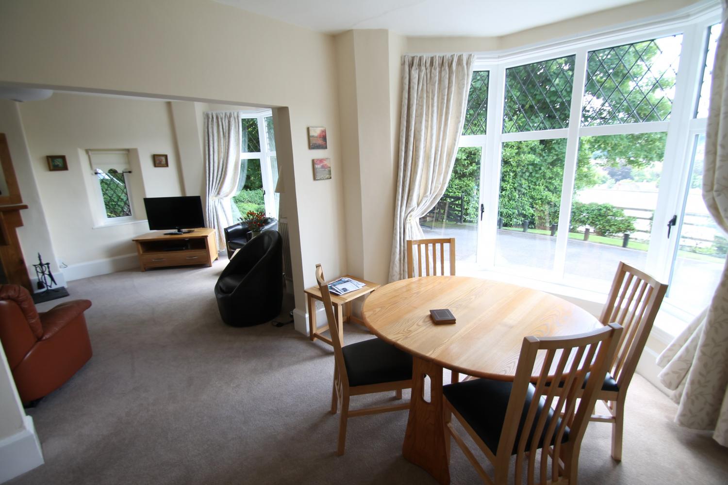 Headmasters Cottage Dining Area