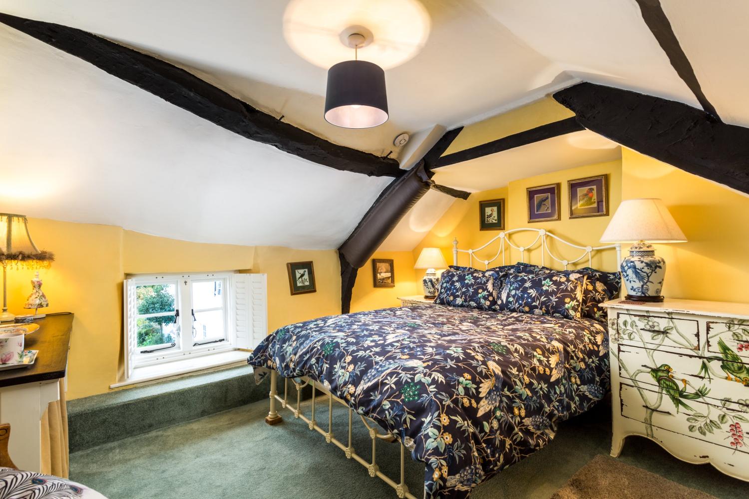 The 'Peacock' bedroom has a king bed with Hypnos mattress for a wonderful night's sleep.
