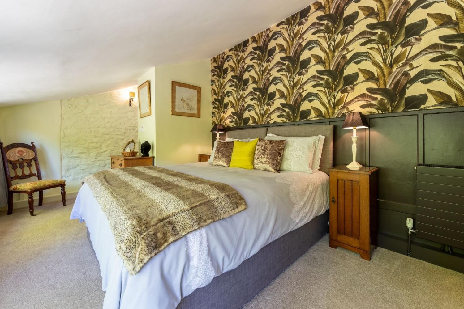 The Garden Room is a large en-suite on the ground floor. It can be configured as a Super king or Twin bedroom - you choose.