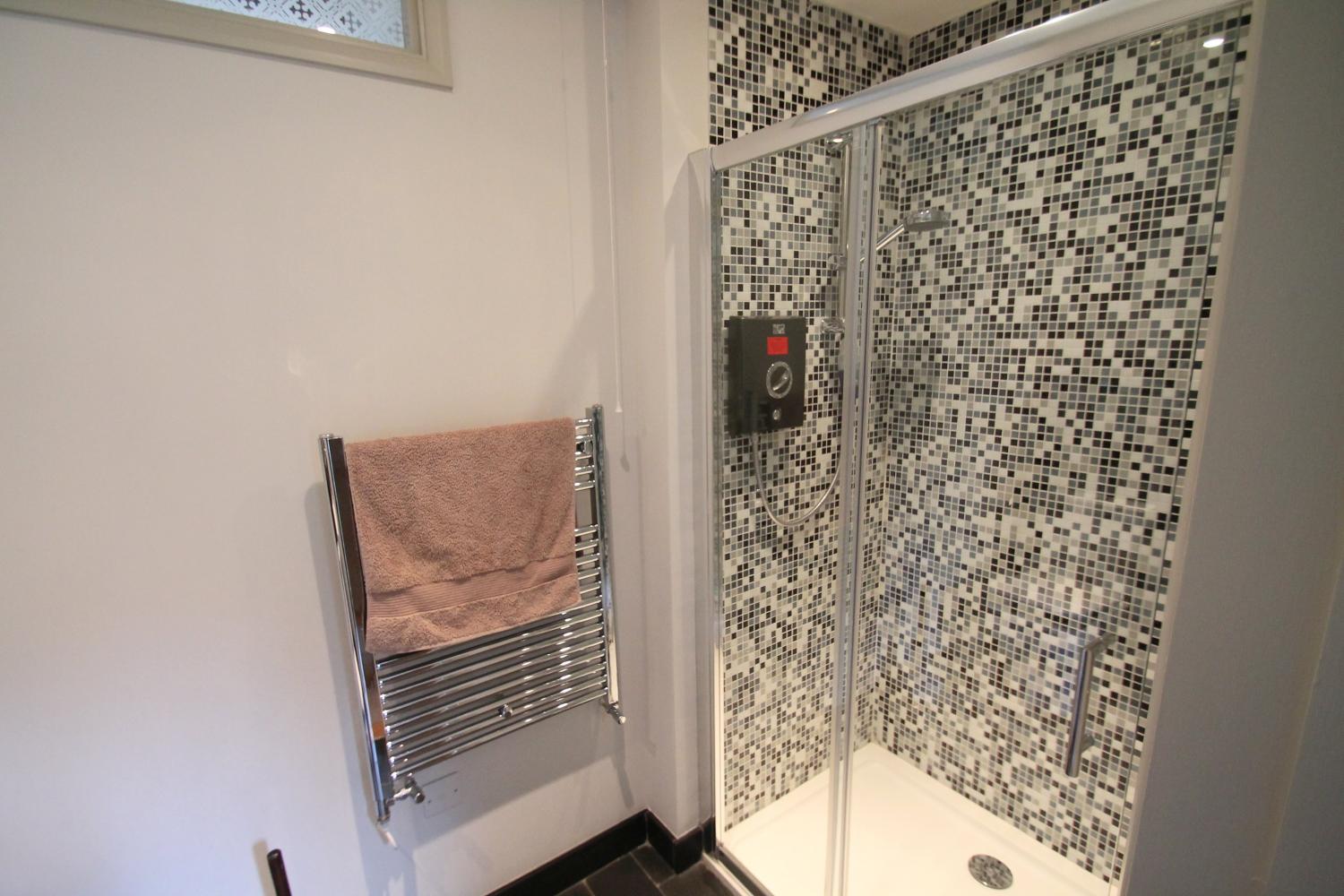 Shower room for Bedroom 3