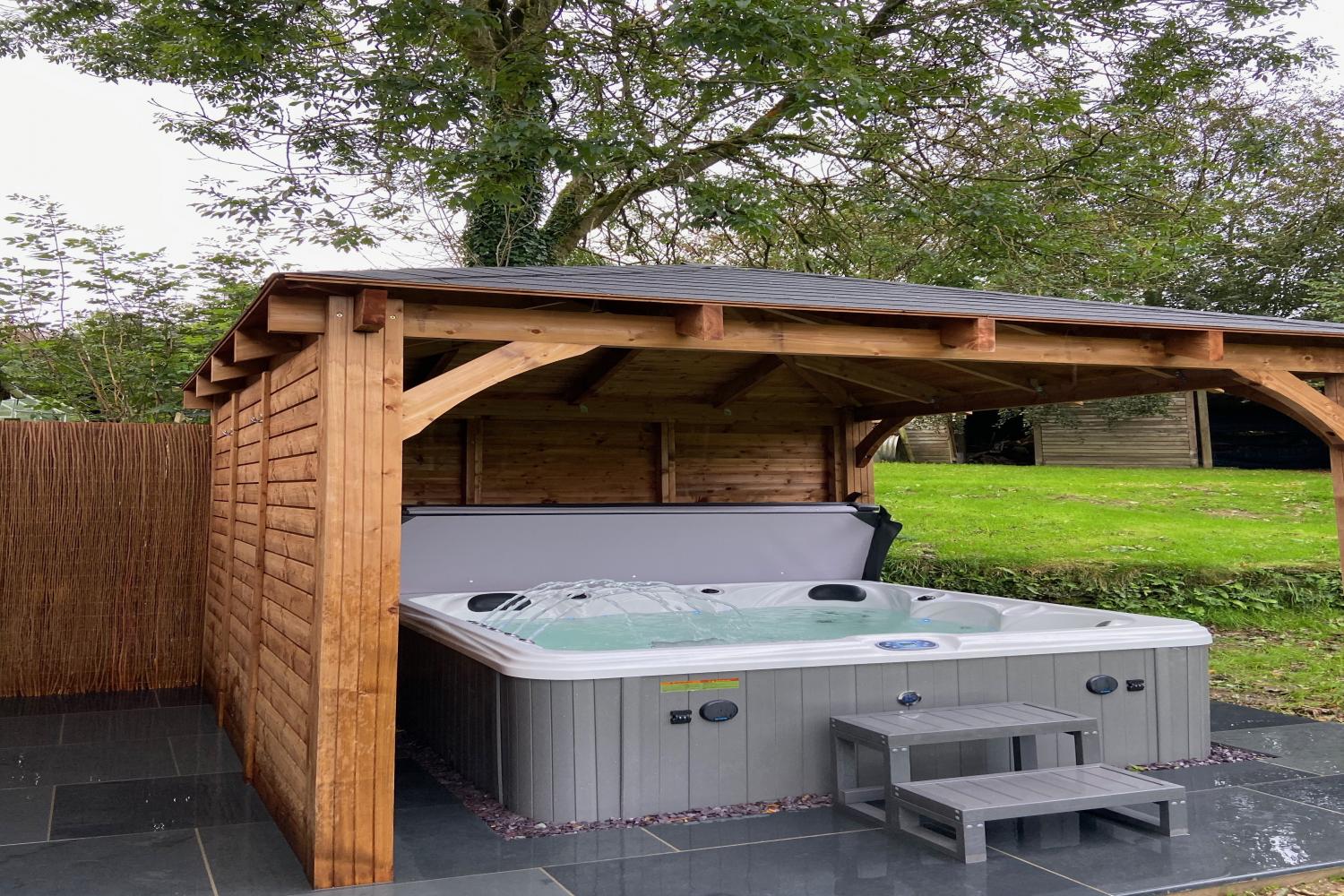 6 Person Hot Tub