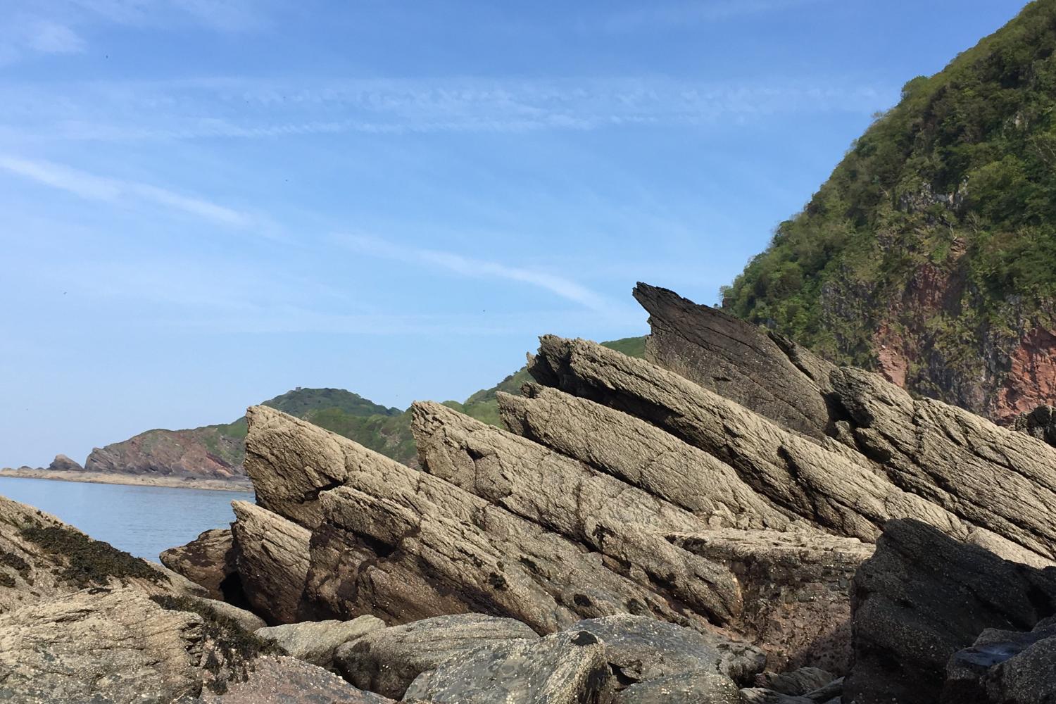 Wringcliff Rocks, stunning walk down to the sandy beach when tide is out! Tide timetable available in the cottage.