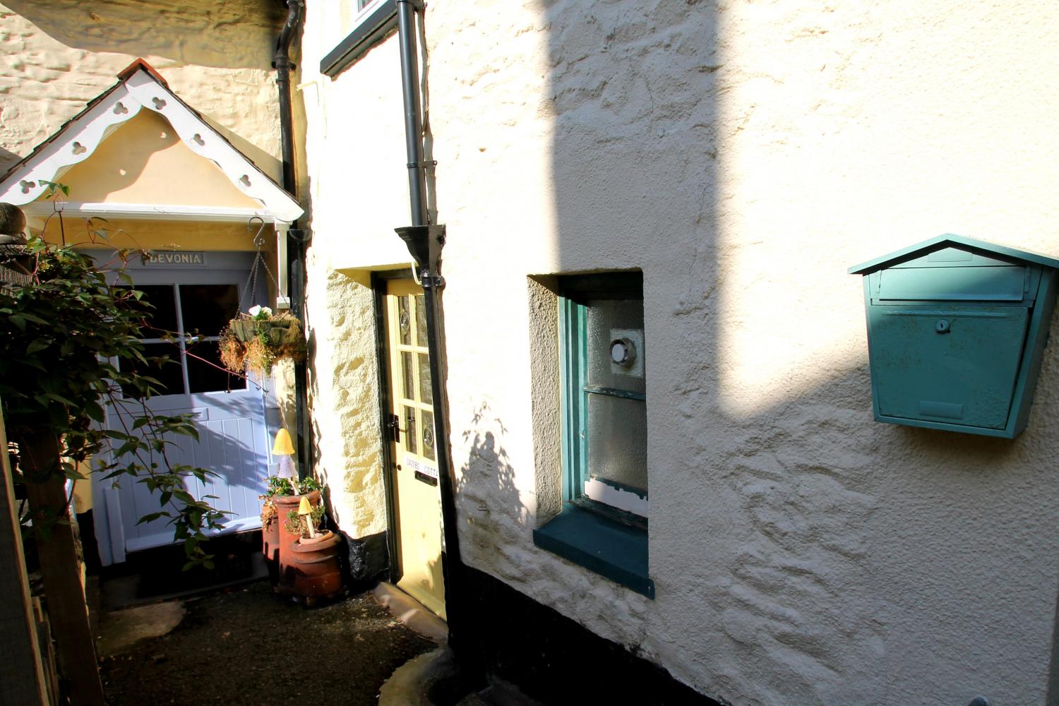 Gazebo Cottage, tucked away off the High Street