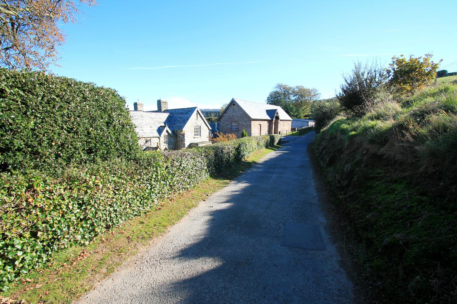 Approach to Yenworthy Barn