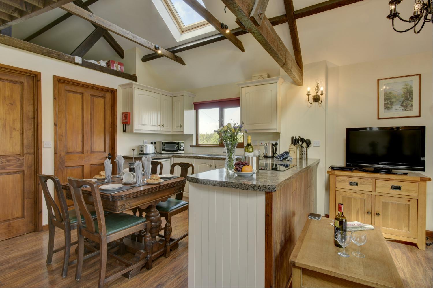 Walnut Cottage kitchen with dining area