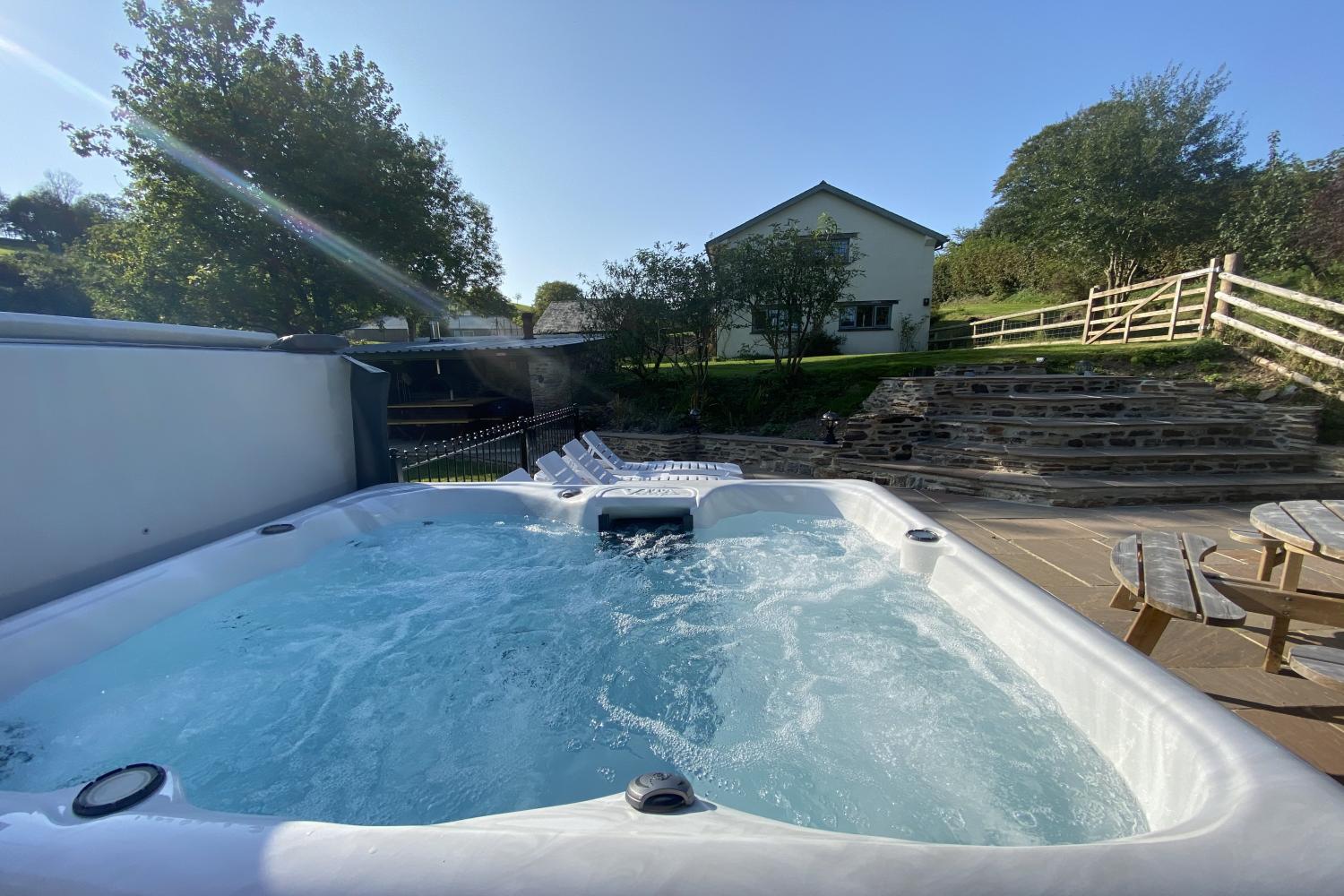 Middle Stolford cottage hot tub