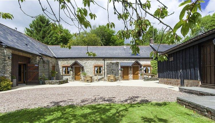 Cottages and Spa around private courtyard