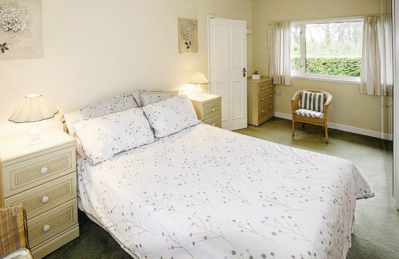 Spacious double bedded room.