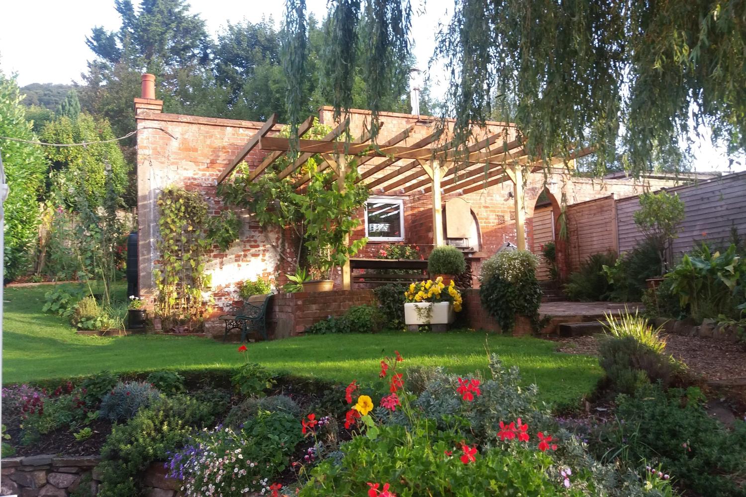 Outside dining area under the pergola