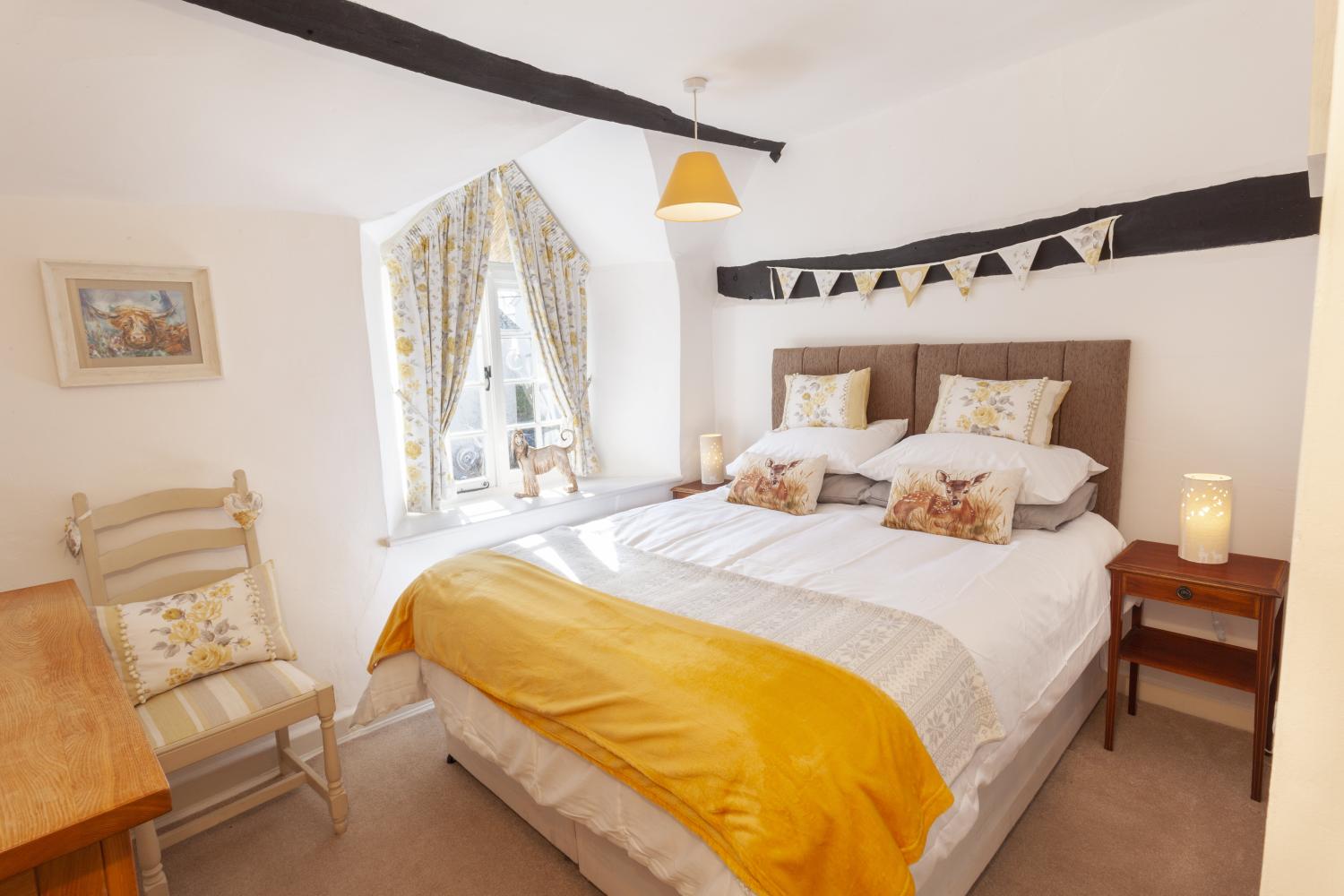 King-Sized Double bed at Cosy Nook
