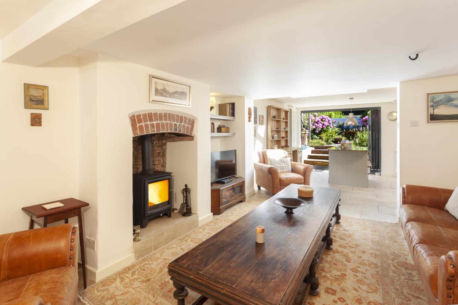 Cosy Pebble Cottage in Dunster