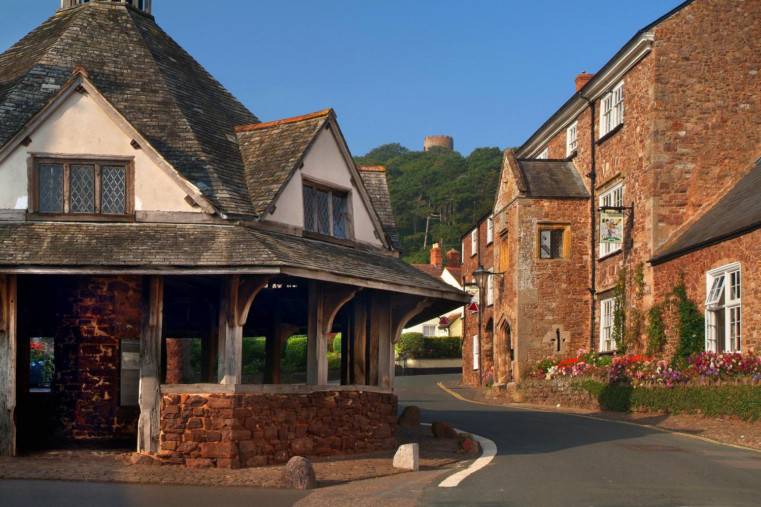 The Yarn Market opposite The Luttrell Arms at the top of the Dunster High St