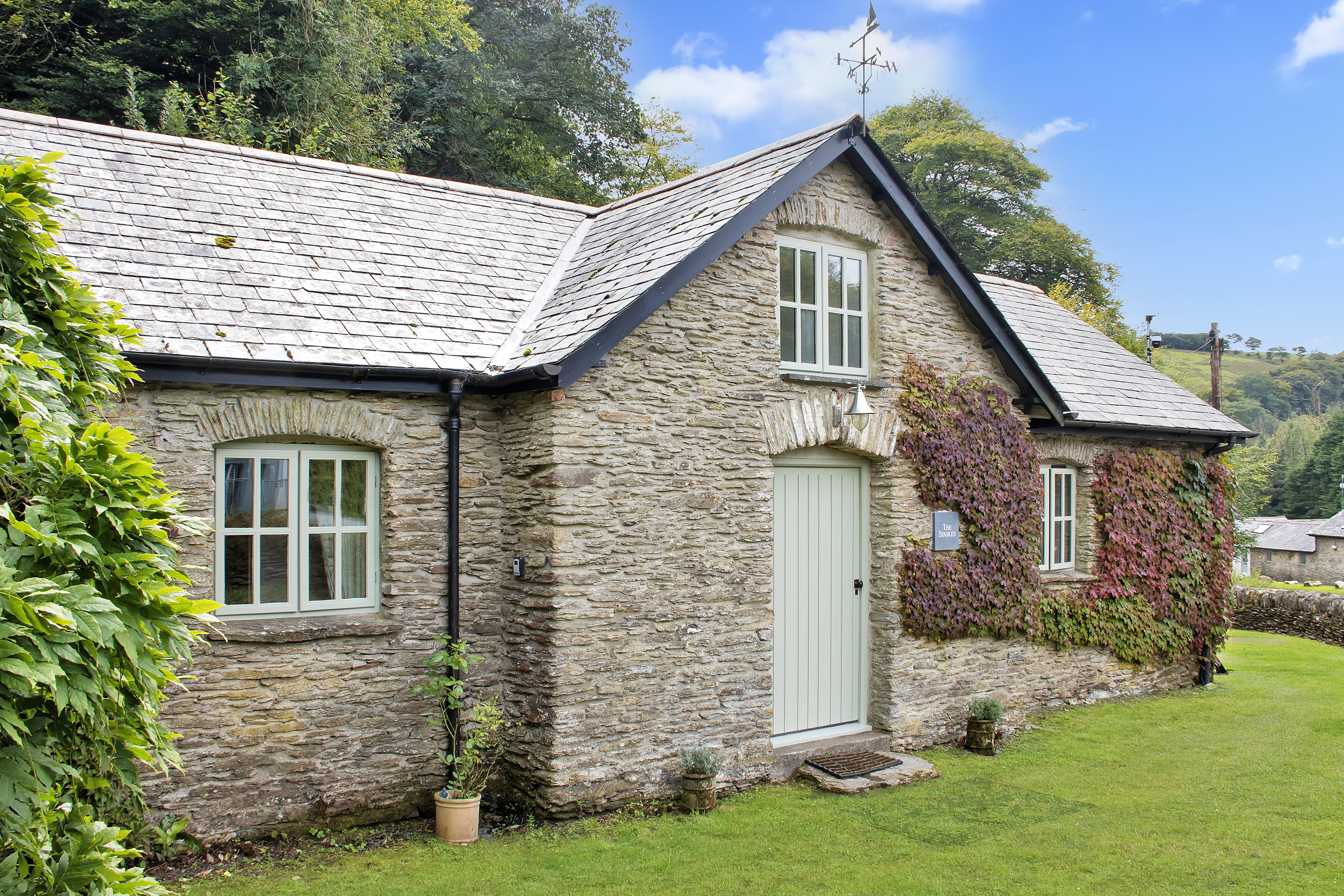 The Stables at Birch Cleave Barns, Simonsbath - remote cottage for red deer watching