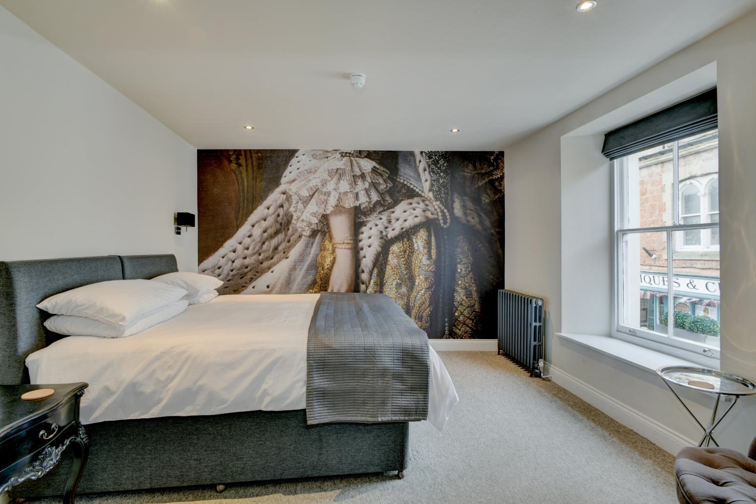 The Queens room. A super king bed or twin upon request when booking. En-suite bath & shower.