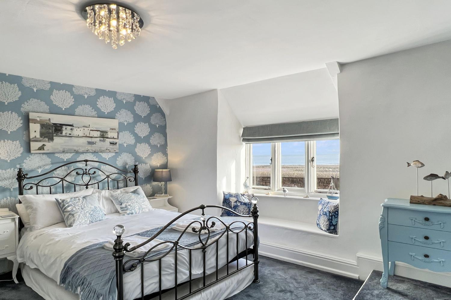 Cosy bedroom overlooking the coast at Minehead