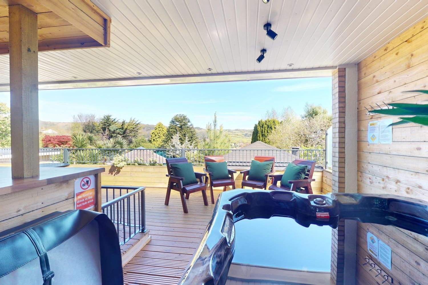 Blue Cedars Hot Tub and looking across the deck