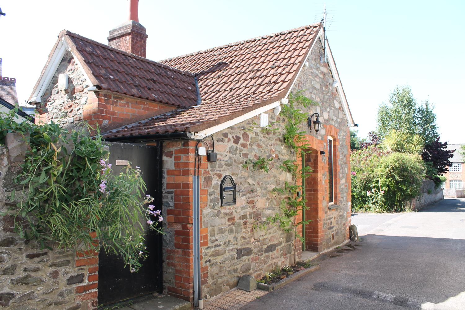 Looking at the house from the High Street end of the private lane